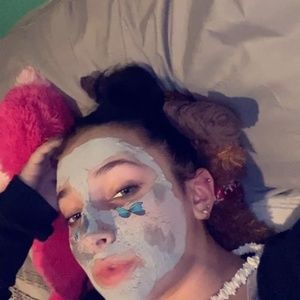 Meet your Posher, Leeann